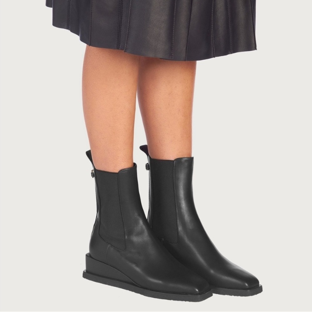 Salvatore Ferragamo Women's Wyatt Black Leather